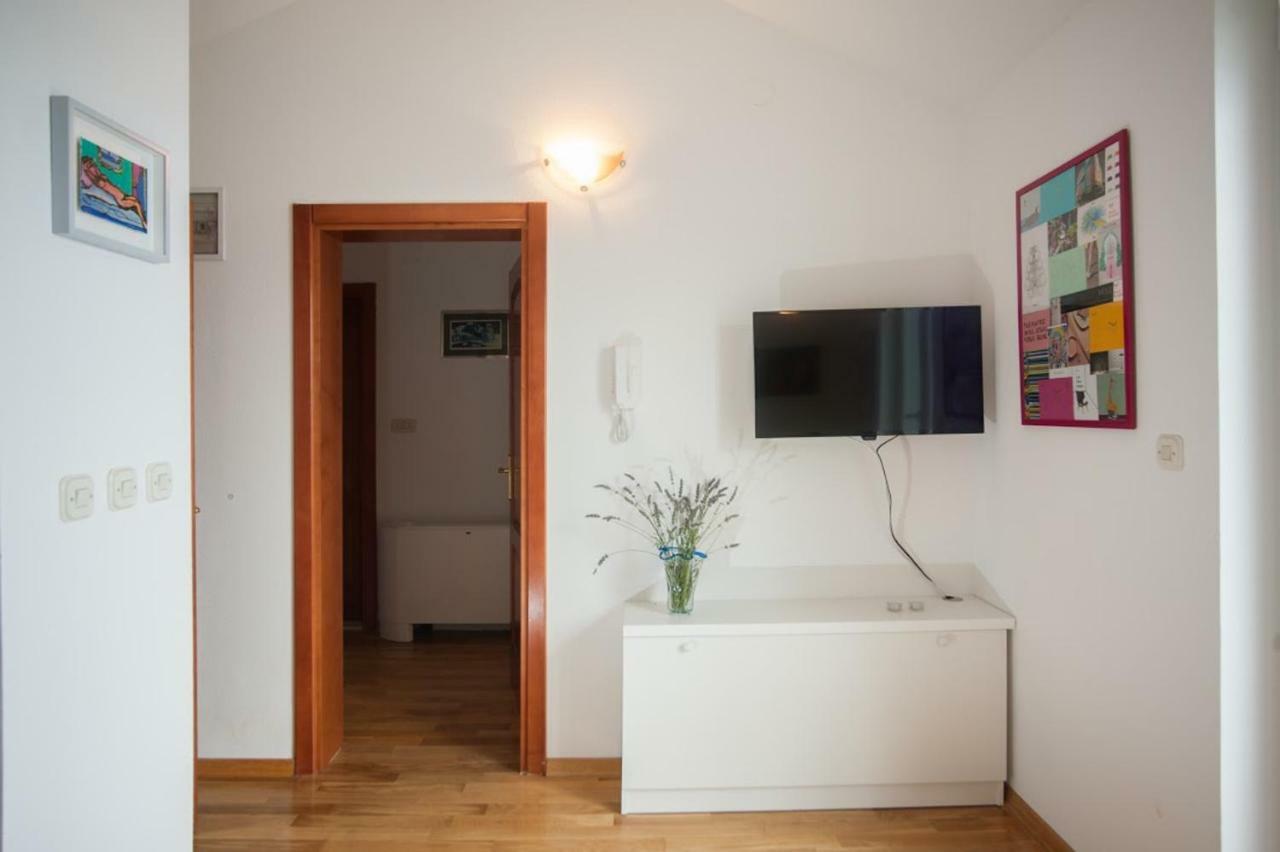 House Koloc Lägenhet Bol Exteriör bild